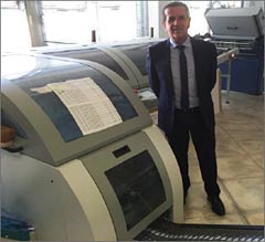 Mr Phillipe Sans and the IBIS Smart-binder at Maqprint
